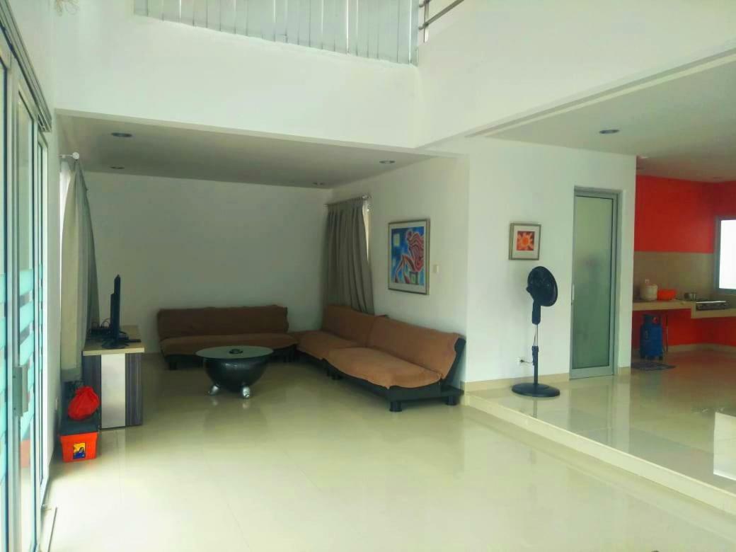 Villa Kaca Tanjung Lesung Extérieur photo